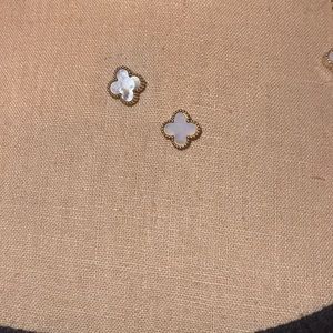 Van Cleef lookalike clover earring